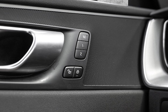 Volvo XC60 15 of 30