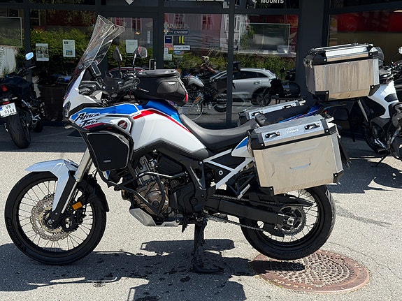 Honda CRF 1100L Africa Twin 2 of 5