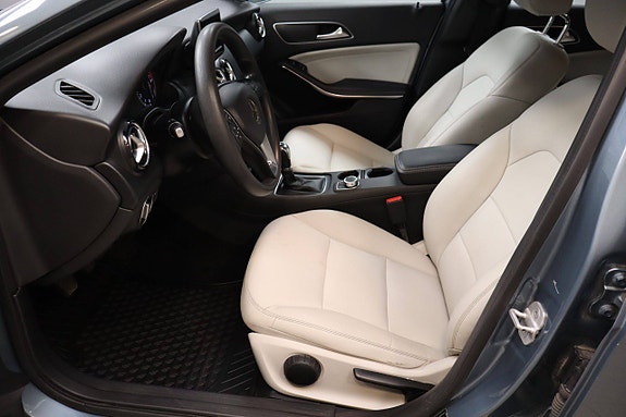 Mercedes-Benz A180 4 of 28