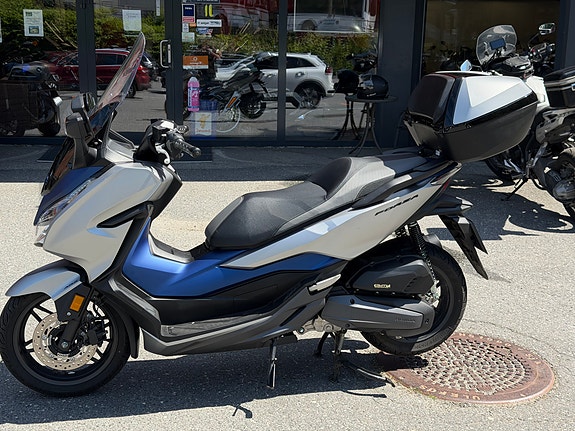Honda Forza 125 2 of 5