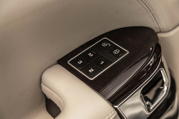 Land Rover Range Rover 17 of 30