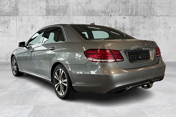 Mercedes-Benz E200C 2 of 5
