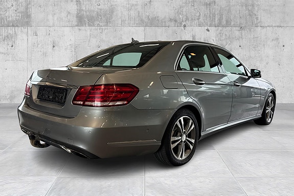 Mercedes-Benz E200C 4 of 5