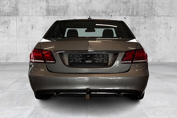 Mercedes-Benz E200C 3 of 5