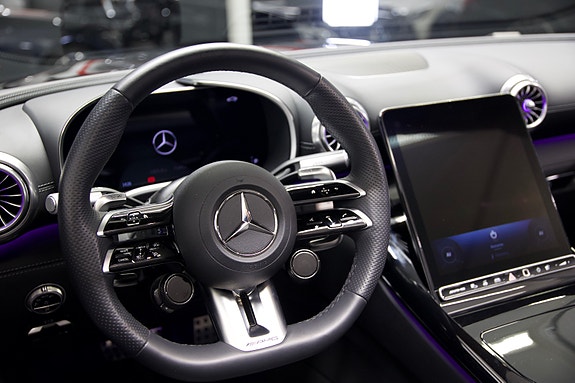 Mercedes-Benz SL63 11 of 18