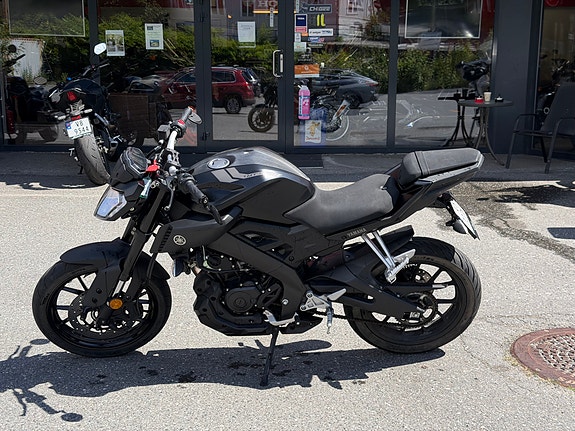 Yamaha MT-125 2 of 5