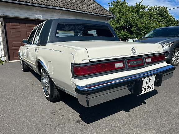 Chrysler 3 of 5