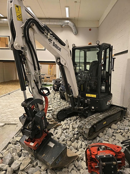 Bobcat E27 Til utleie 2 of 5