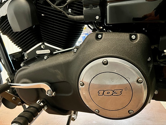 Harley-Davidson FXDB Dyna Street Bob 13 of 25