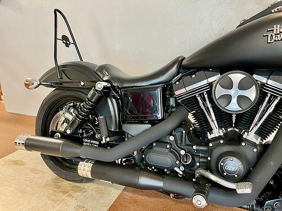 Harley-Davidson FXDB Dyna Street Bob 8 of 25