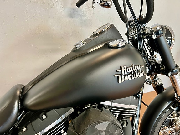 Harley-Davidson FXDB Dyna Street Bob 5 of 25