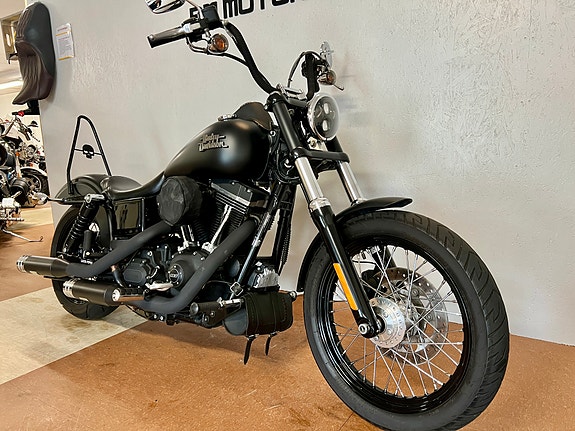 Harley-Davidson FXDB Dyna Street Bob 2 of 25