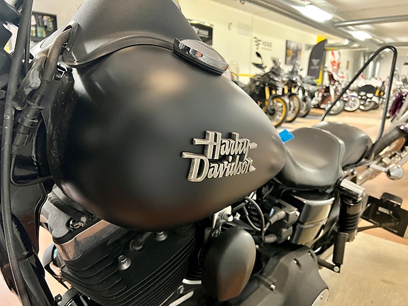 Harley-Davidson FXDB Dyna Street Bob 21 of 25