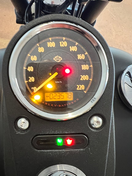 Harley-Davidson FXDB Dyna Street Bob 18 of 25