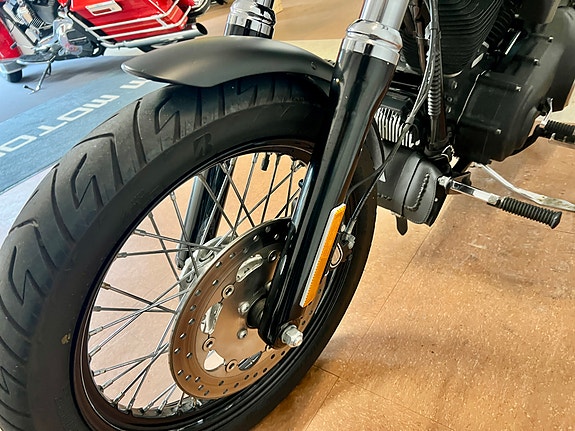 Harley-Davidson FXDB Dyna Street Bob 23 of 25