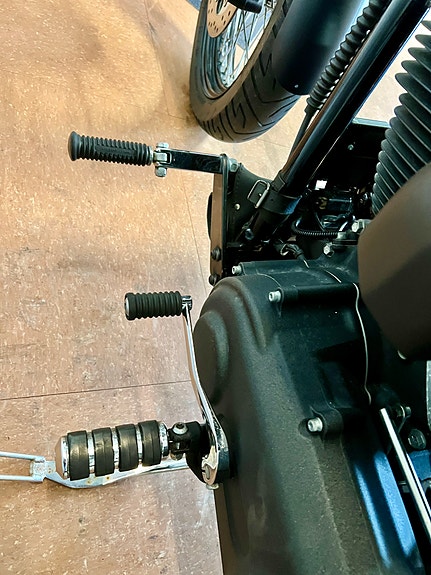 Harley-Davidson FXDB Dyna Street Bob 15 of 25