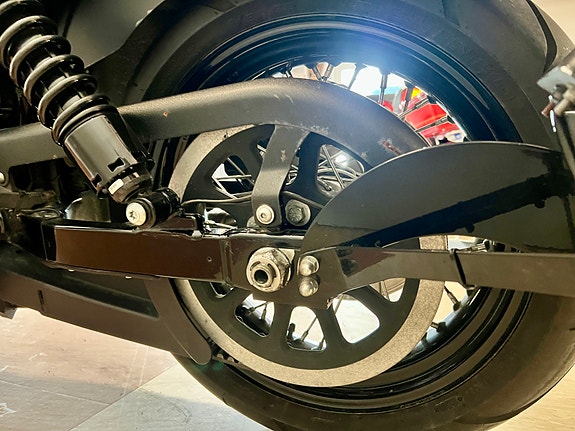 Harley-Davidson FXDB Dyna Street Bob 12 of 25