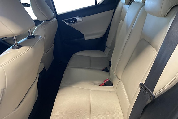 Lexus CT200h 7 of 27