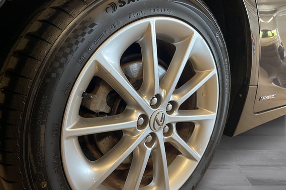 Lexus CT200h 25 of 27