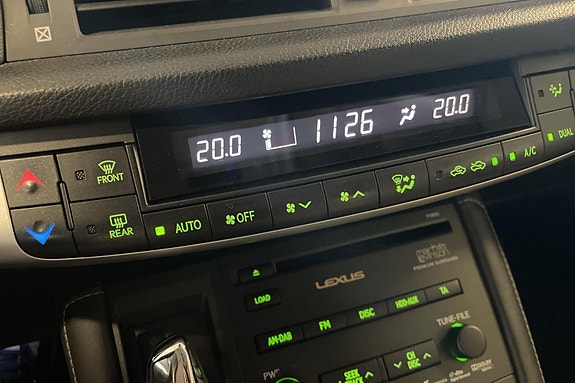 Lexus CT200h 15 of 27