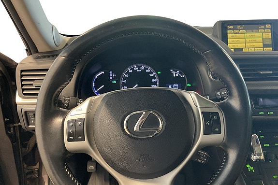 Lexus CT200h 9 of 27