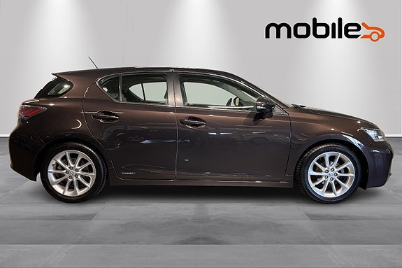 Lexus CT200h 2 of 27