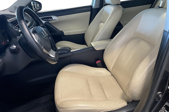 Lexus CT200h 8 of 27