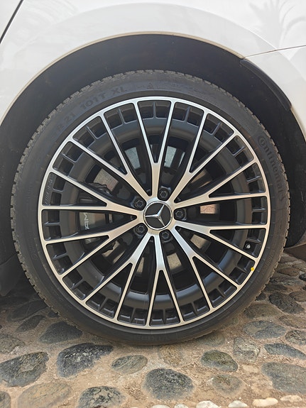 Mercedes-Benz EQE43 4 of 4