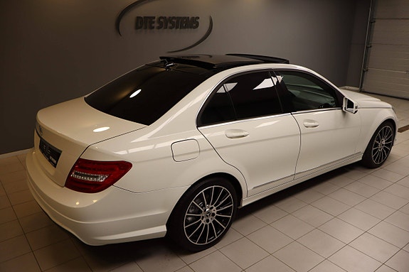 Mercedes-Benz C180 2 of 5