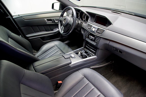 Mercedes-Benz E-Klasse 2 of 5