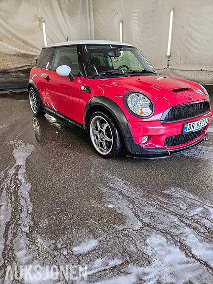 MINI Cooper S 5 of 5