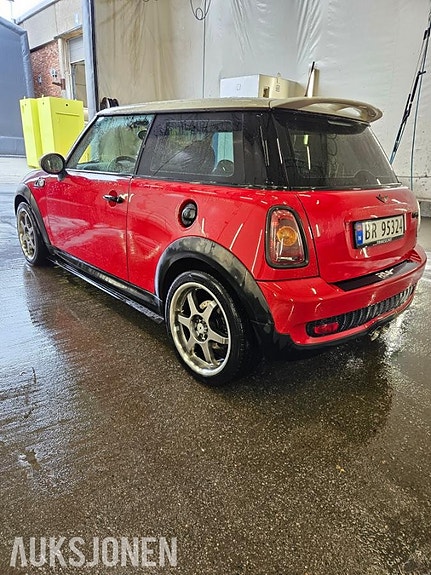 MINI Cooper S 2 of 5