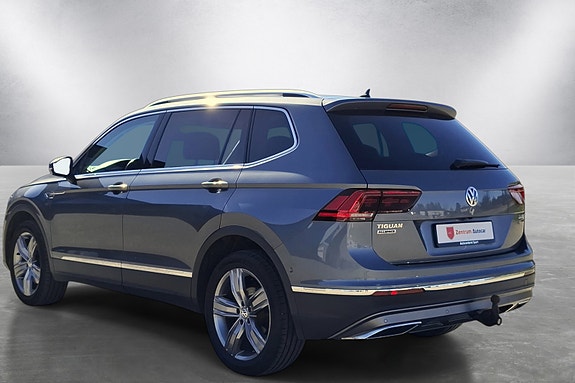 Volkswagen Tiguan Allspace 4 of 5