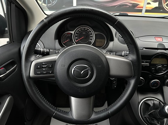 Mazda 2 9 of 24