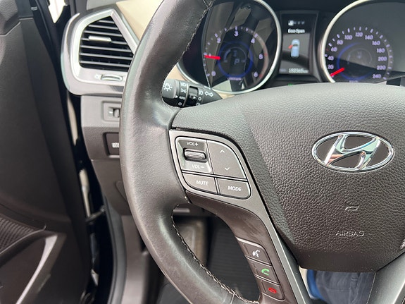 Hyundai Santa Fe 19 of 24