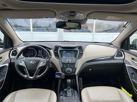 Hyundai Santa Fe 12 of 24
