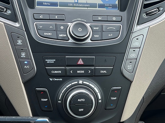 Hyundai Santa Fe 18 of 24