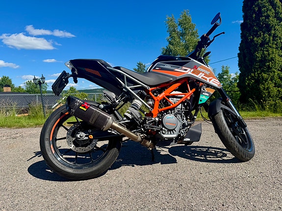 KTM 125 Duke 3 of 10