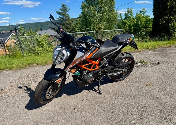 KTM 125 Duke 2 of 10