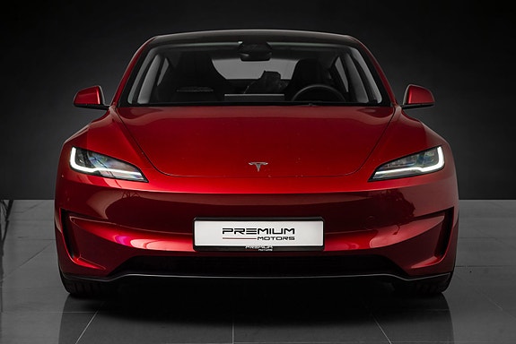 Tesla Model 3 4 of 5