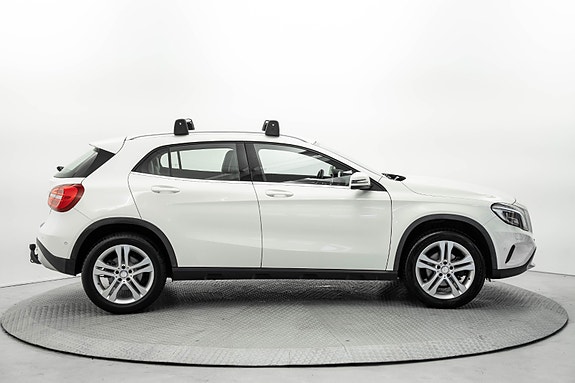 Mercedes-Benz GLA 4 of 5