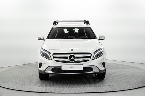 Mercedes-Benz GLA 3 of 5