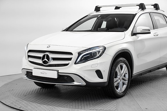 Mercedes-Benz GLA 2 of 5