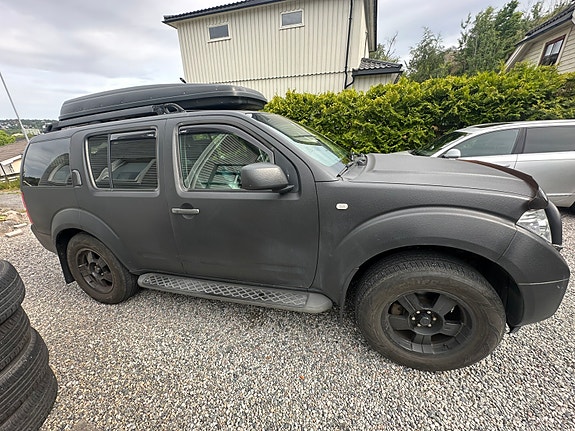 Nissan Pathfinder 5 of 5