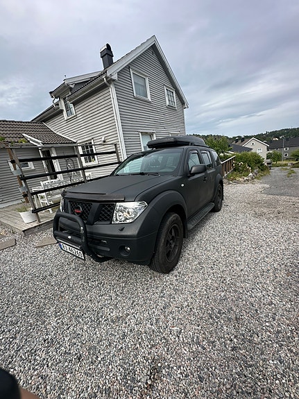 Nissan Pathfinder 2 of 5