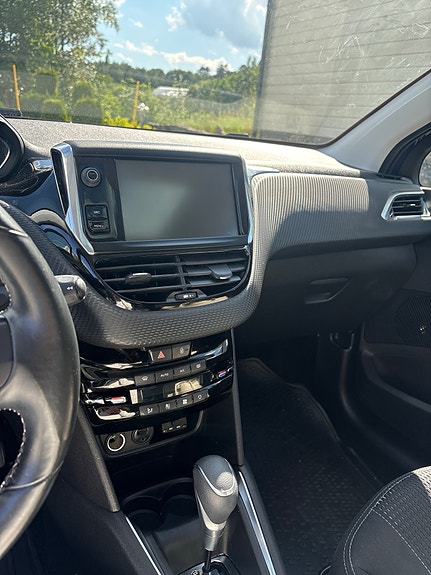 Peugeot 208 6 of 14