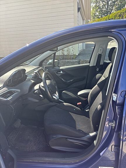 Peugeot 208 3 of 14