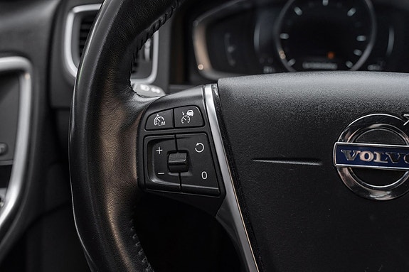 Volvo V60 13 of 25
