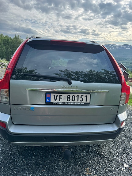 Volvo XC90 2 of 5