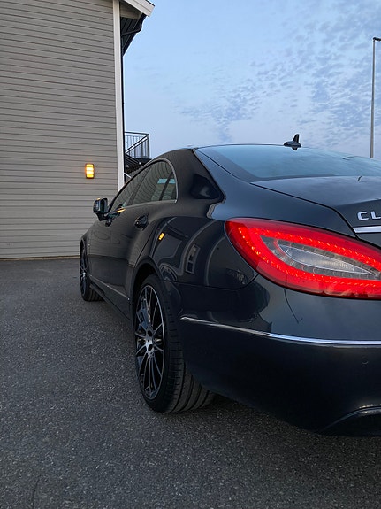 Mercedes-Benz CLS250 3 of 5